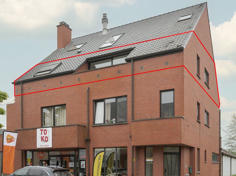 Appartement met een grote oppervlakte 170 m².&lt;br /&gt;
Voldoet aan alle isolatie normen.&lt;br /&gt;
In het centrum van Lommel.